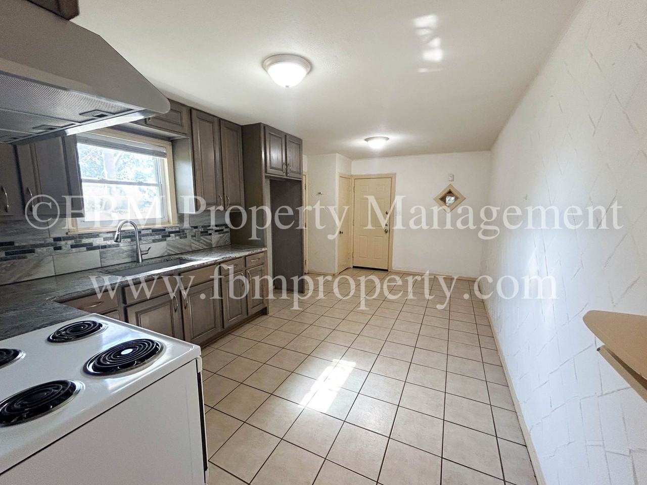 4205 W Park Row Blvd - Photo 7 of 17