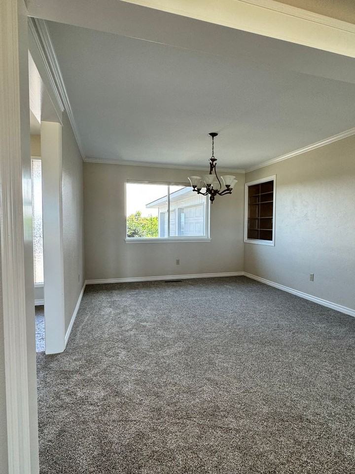 7753 Yakima Valley Hwy - Photo 5 of 39