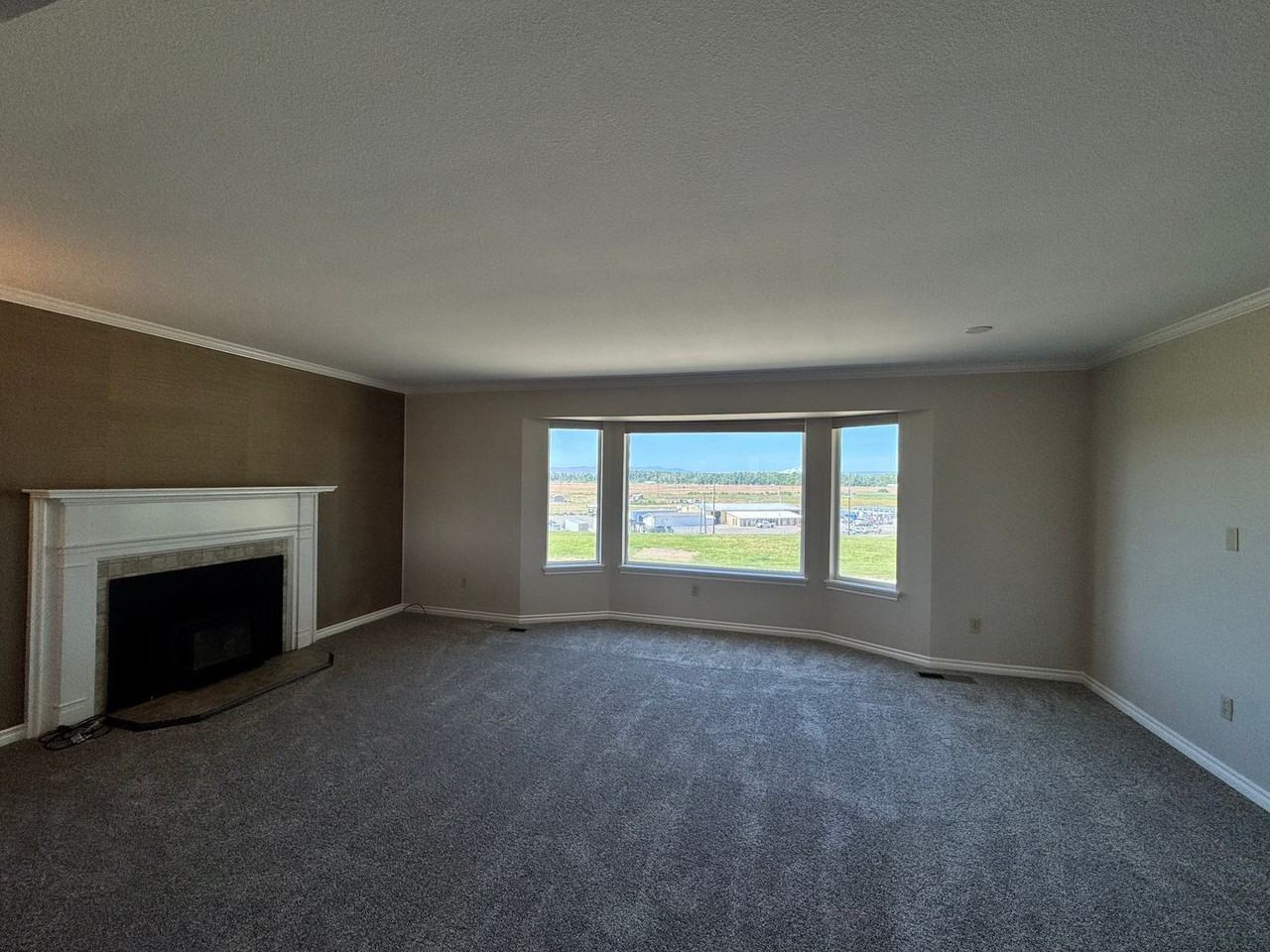 7753 Yakima Valley Hwy - Photo 2 of 39