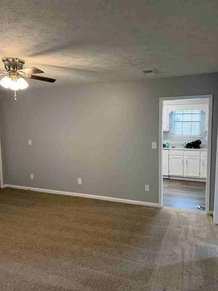 712 E Gardendale Dr - Photo 3 of 10