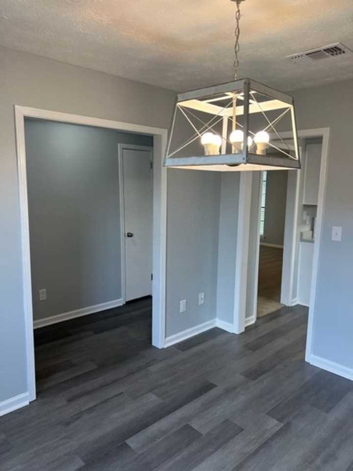 712 E Gardendale Dr - Photo 5 of 10