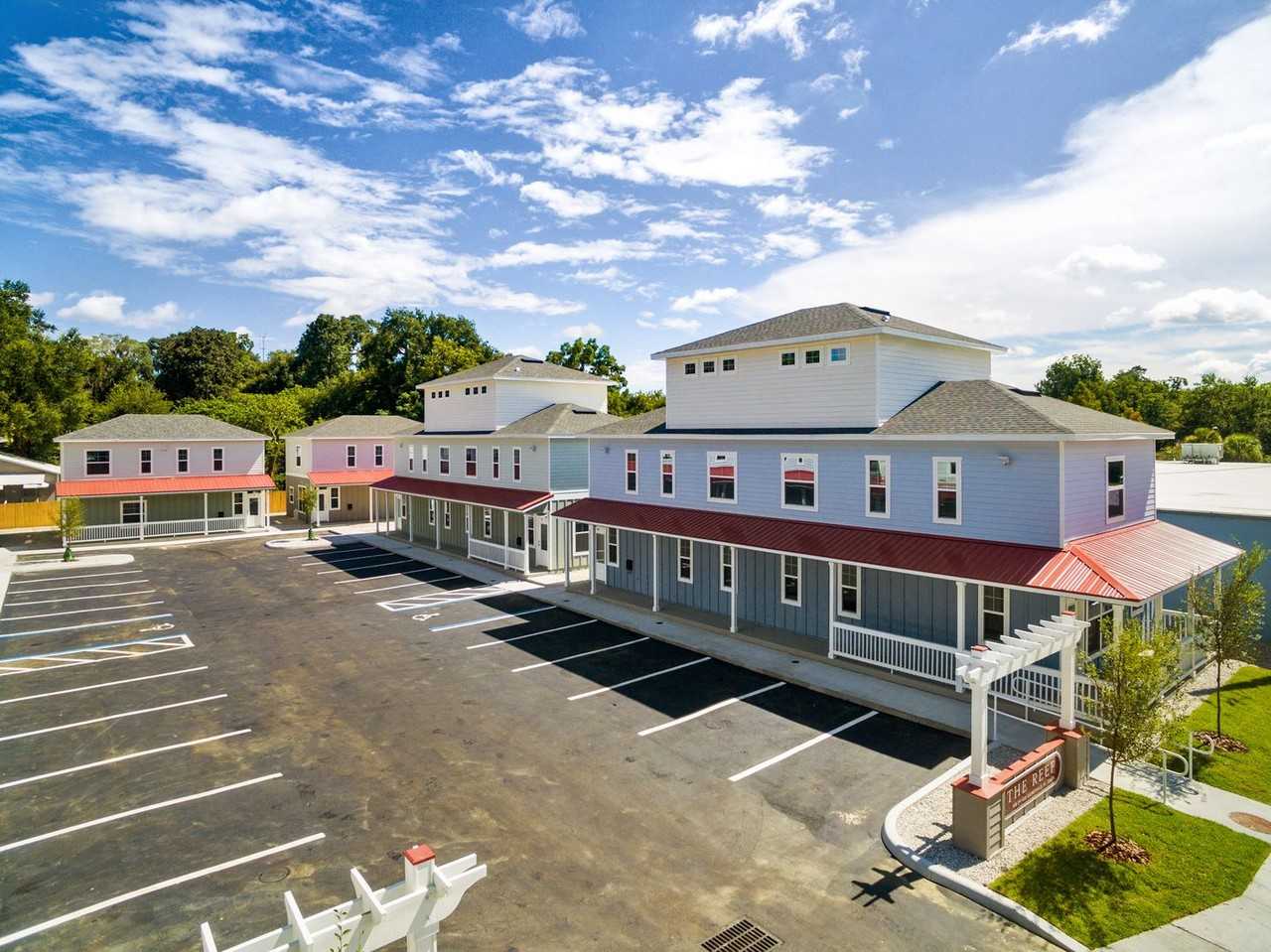 622 Nw 3rd Ave - Photo 3 of 42