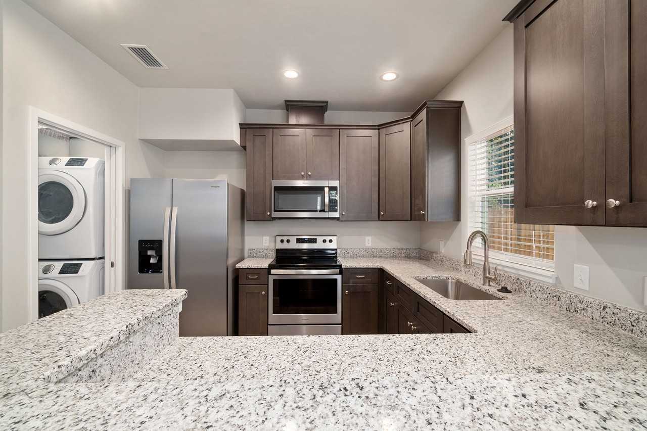 622 Nw 3rd Ave - Photo 7 of 42