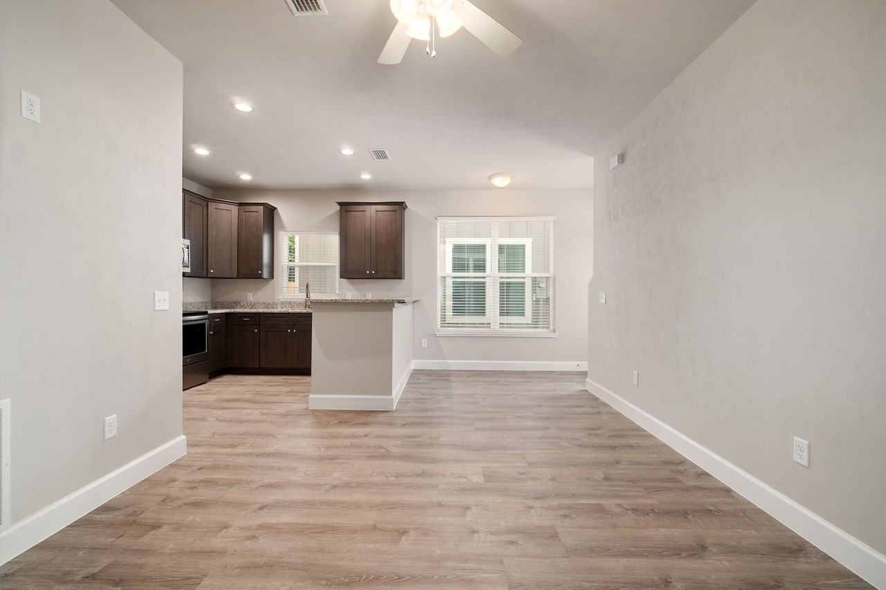 622 Nw 3rd Ave - Photo 5 of 42