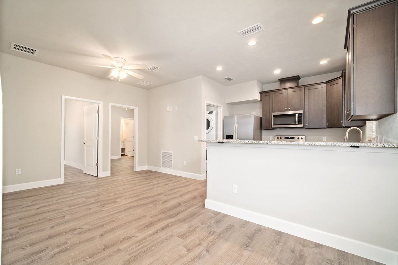 622 Nw 3rd Ave - Photo 4 of 42