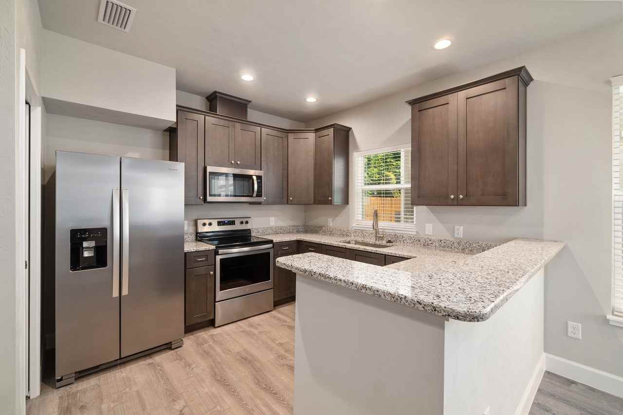 622 Nw 3rd Ave - Photo 6 of 42