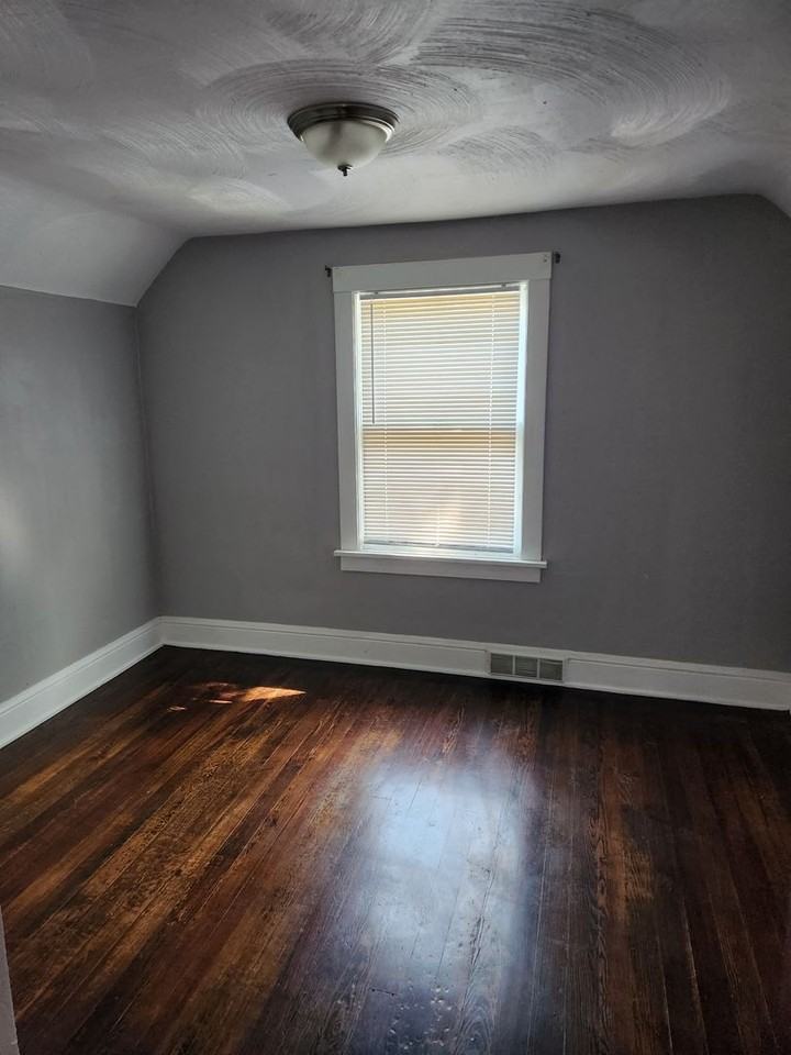 2043 N 49th St - Photo 4 of 9