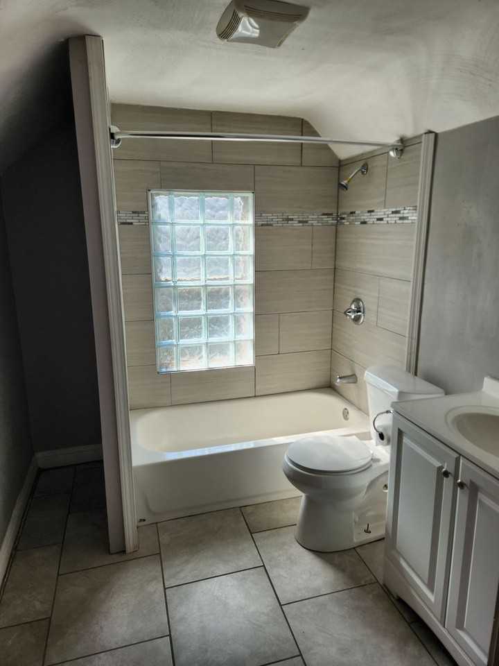 2043 N 49th St - Photo 5 of 9