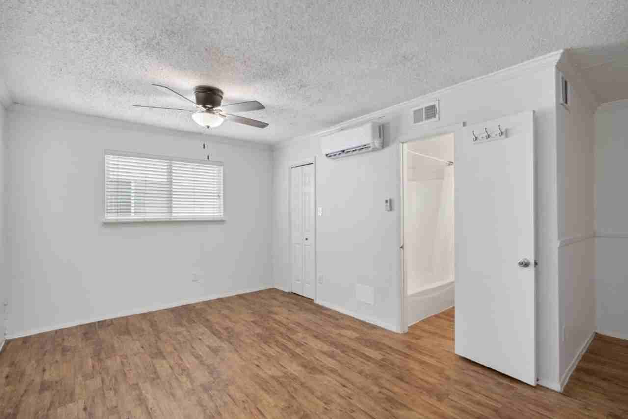 4105 Speedway #105 - Photo 4 of 14