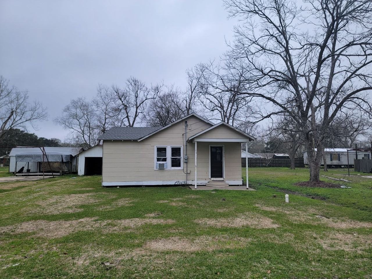 308 Samson St - Photo 2 of 12