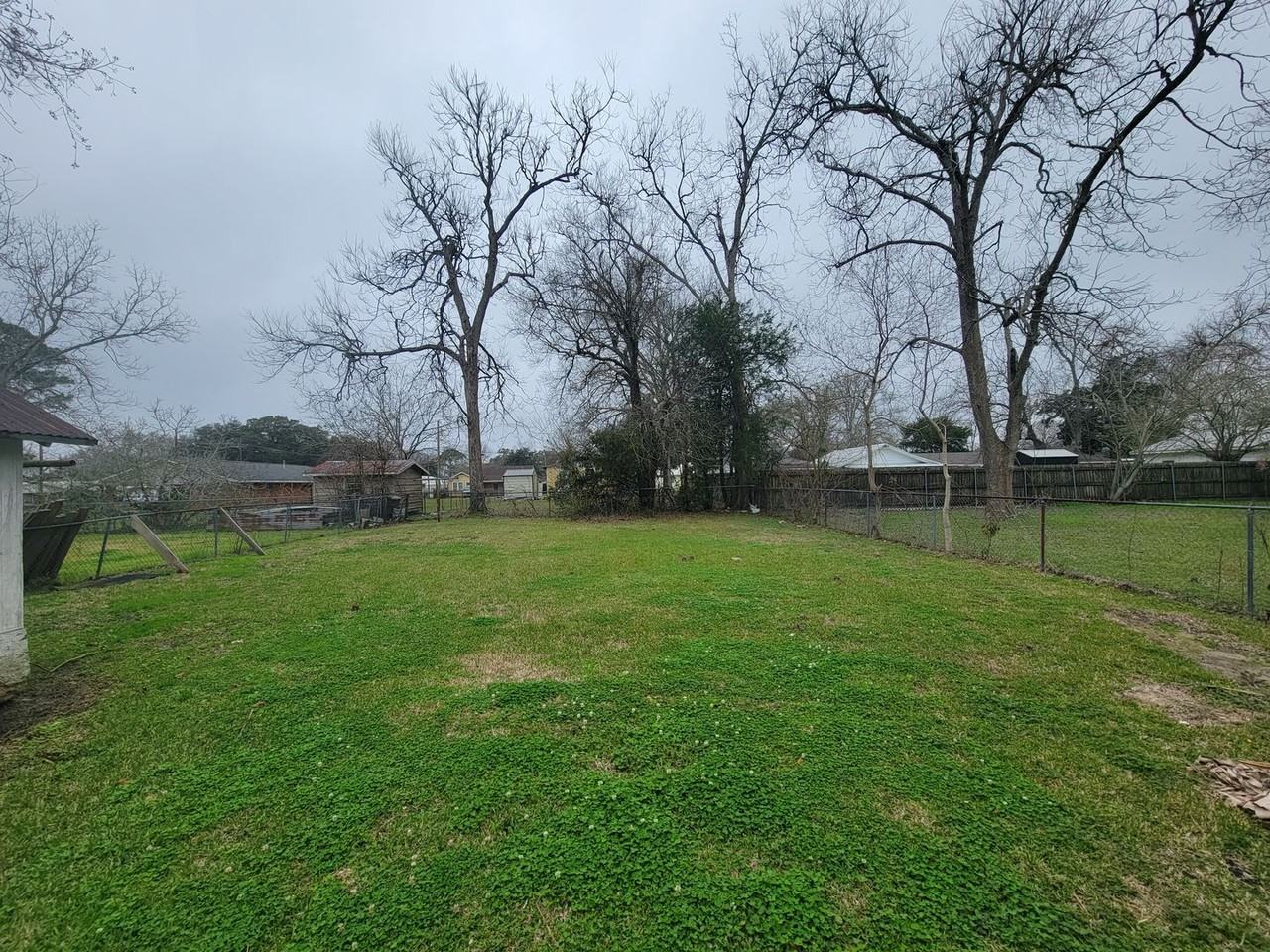 308 Samson St - Photo 3 of 12