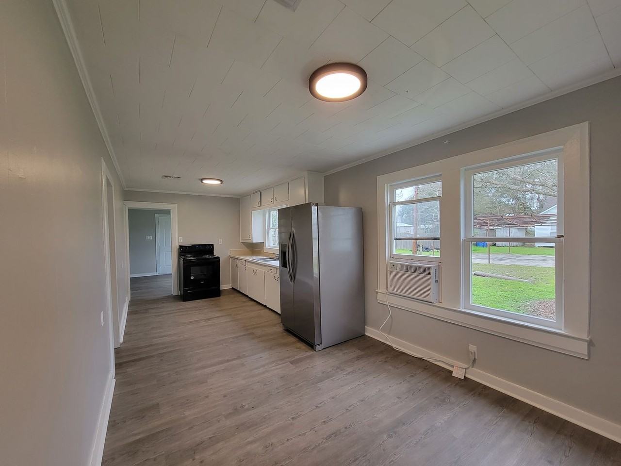 308 Samson St - Photo 5 of 12