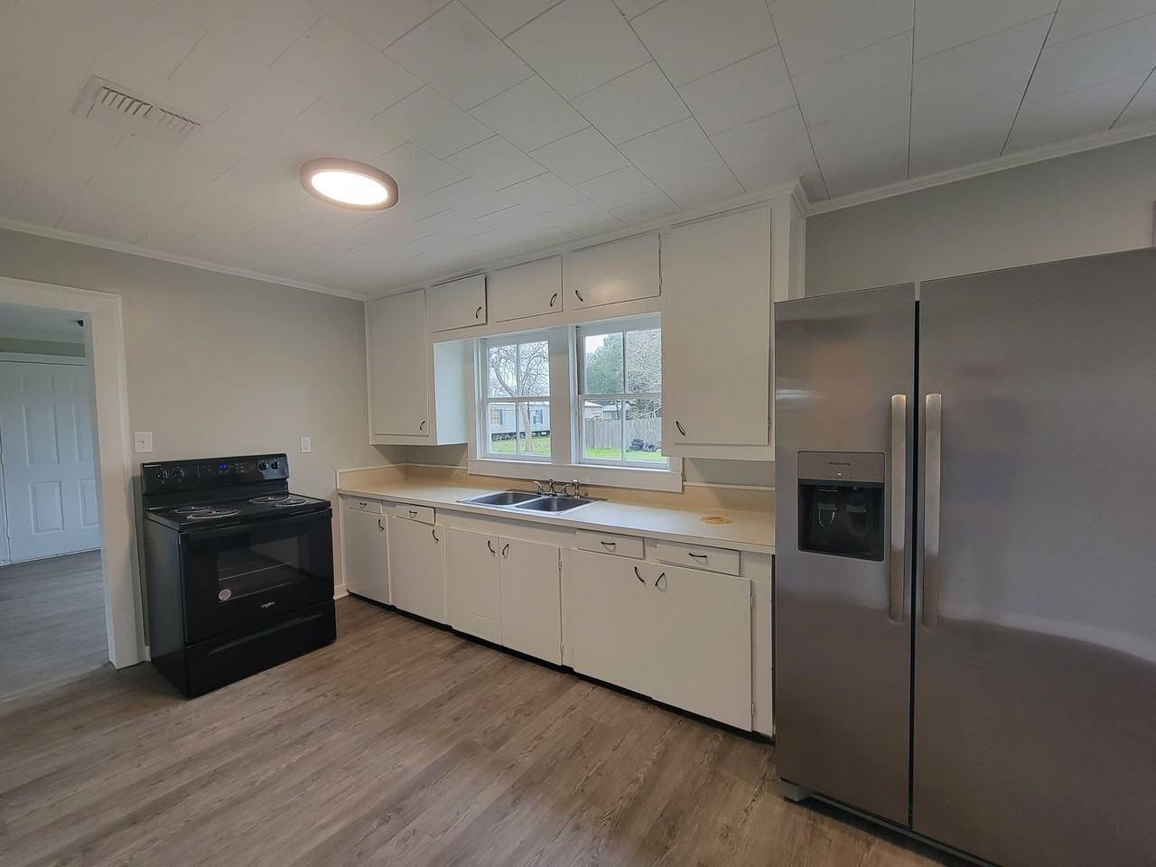 308 Samson St - Photo 6 of 12