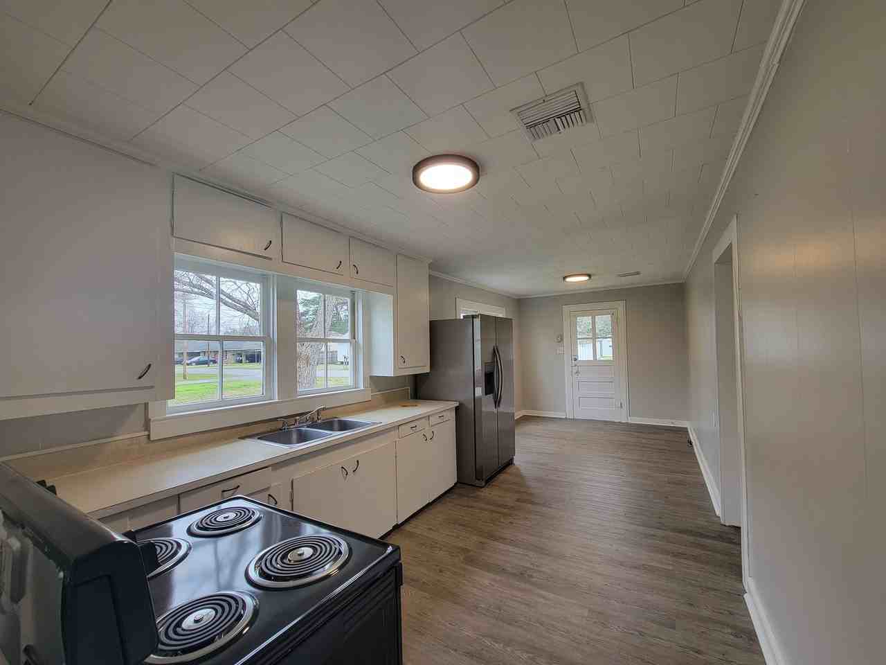 308 Samson St - Photo 7 of 12