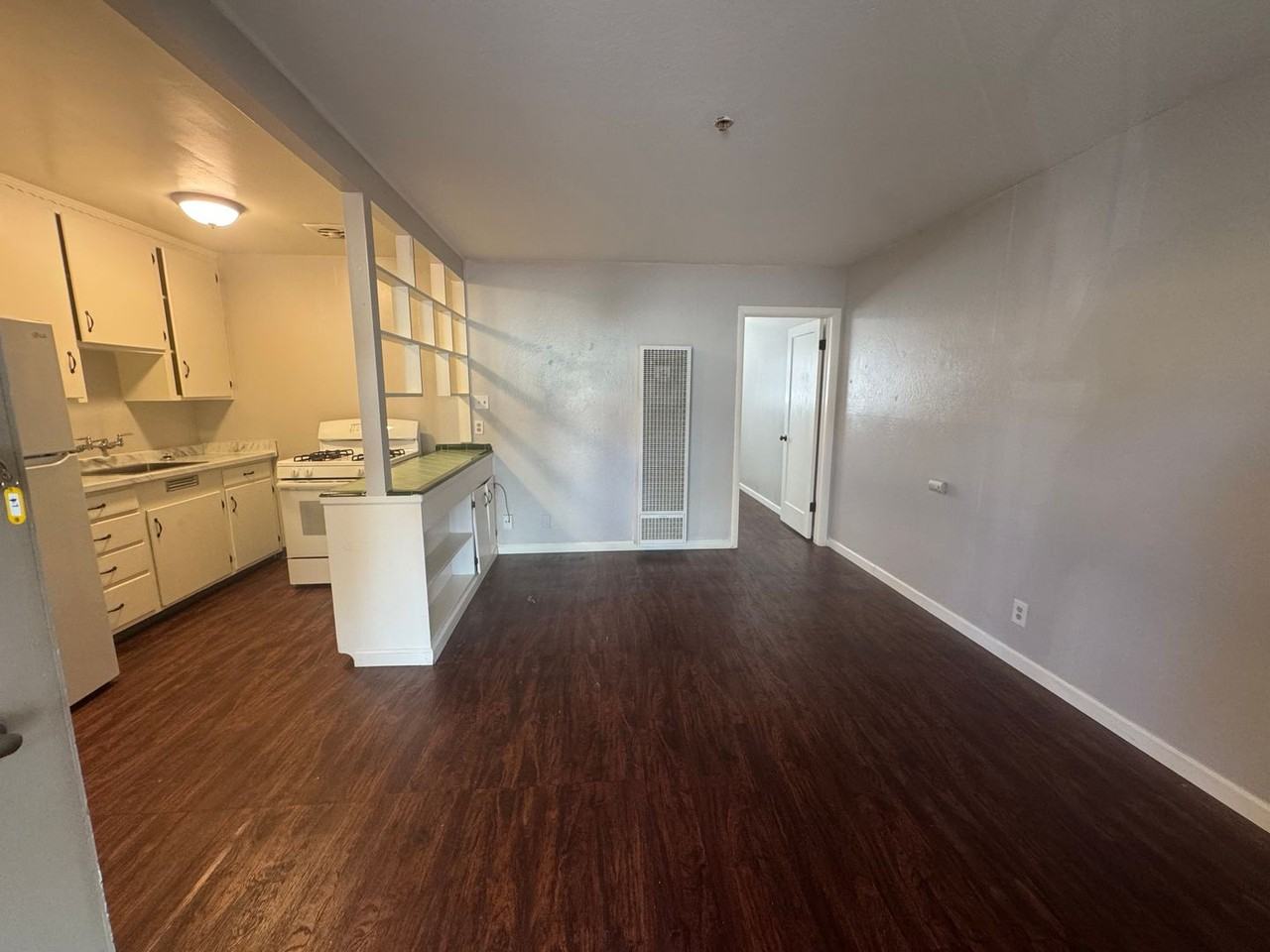 2630 Darwin St - Photo 4 of 32