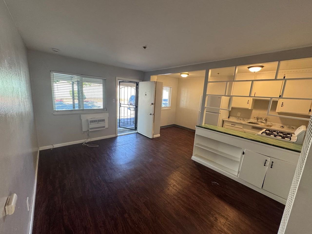 2630 Darwin St - Photo 6 of 32