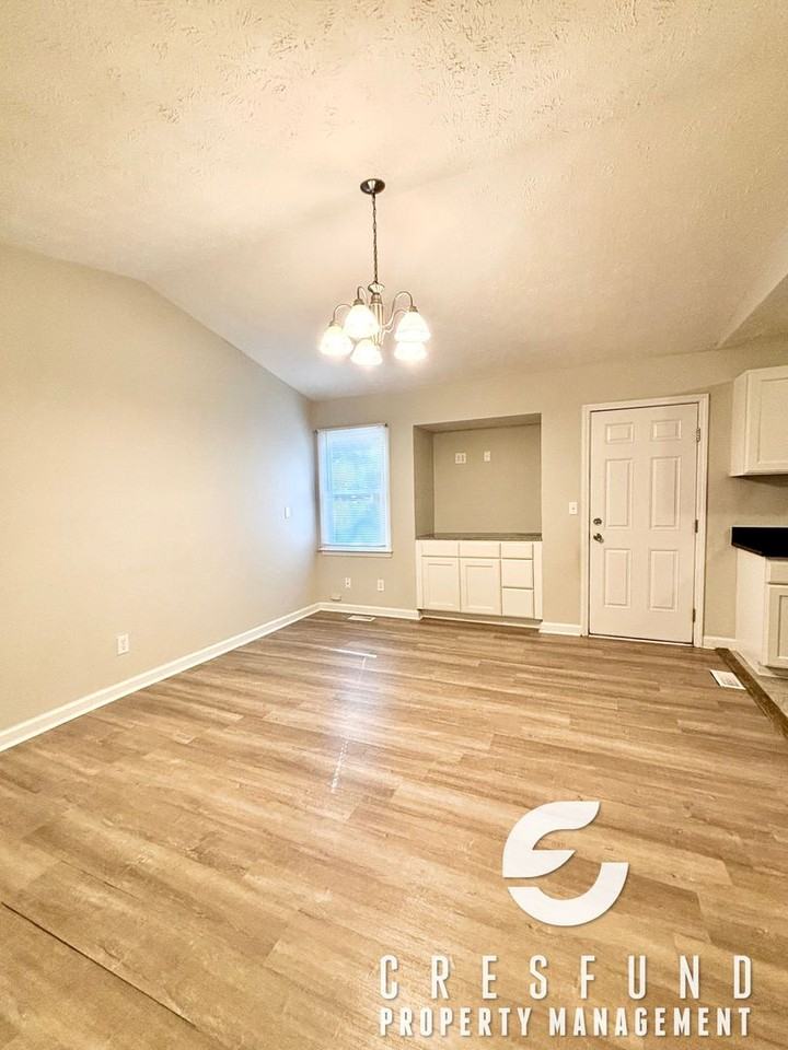 9390 - Photo 2 of 22