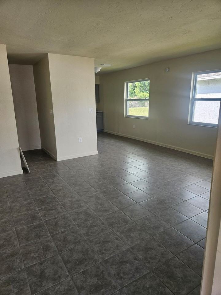 6028A 1st St E - Photo 2 of 8