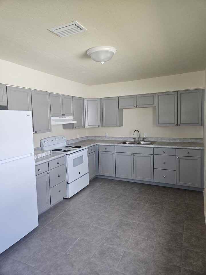 6028A 1st St E - Photo 3 of 8