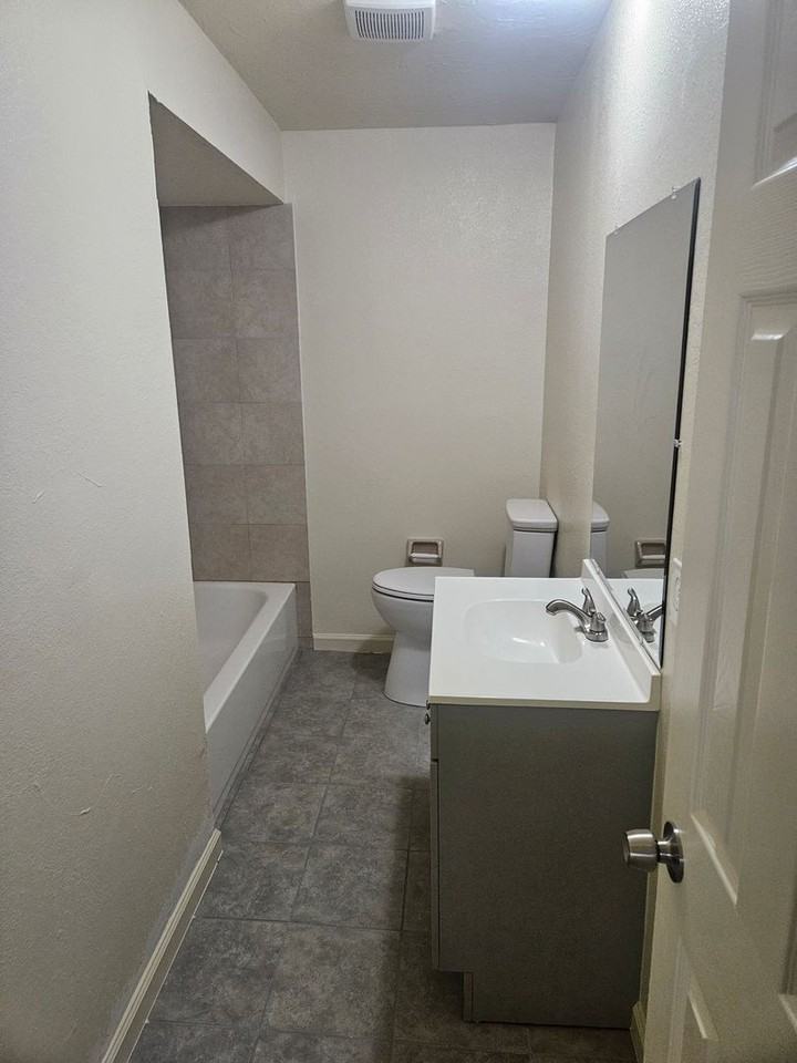 6028A 1st St E - Photo 5 of 8