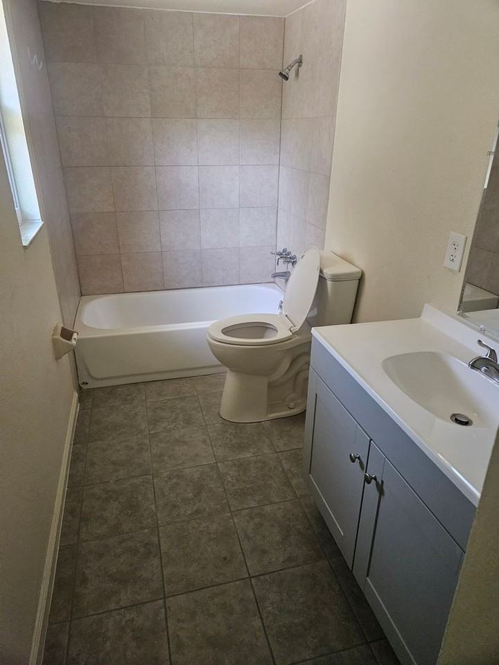 6028A 1st St E - Photo 7 of 8