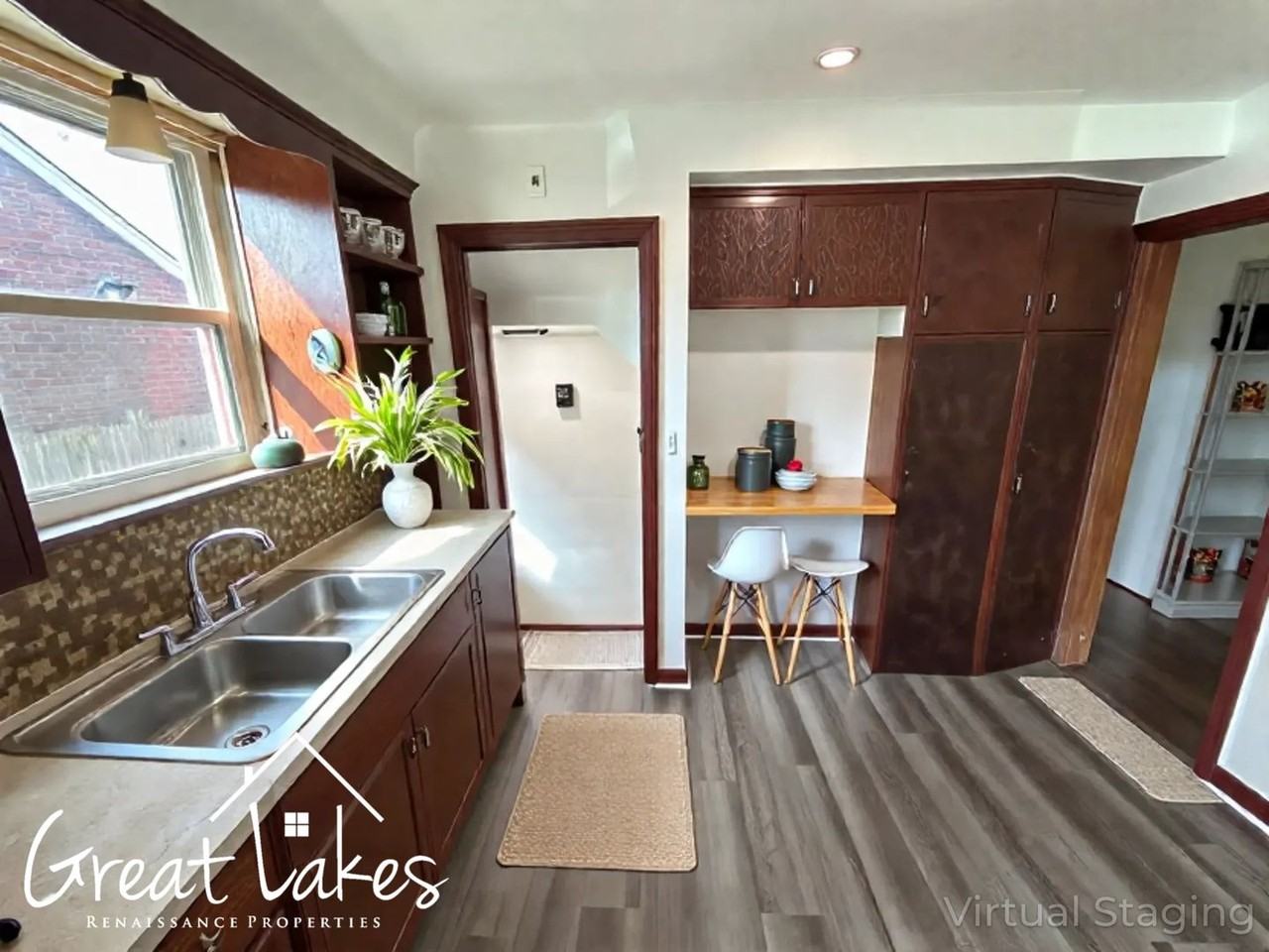 11281 Kenmoor St - Photo 3 of 15