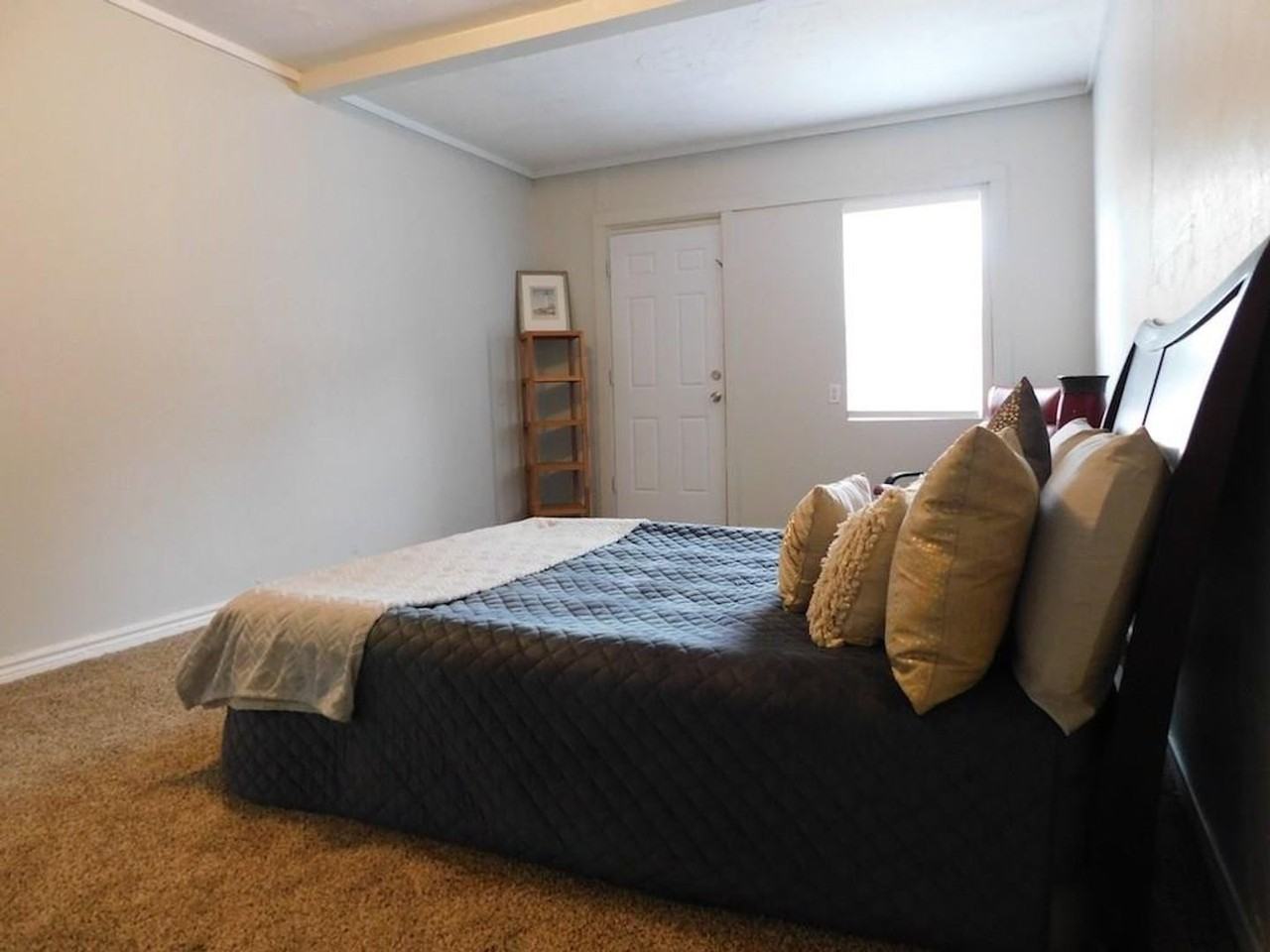 731 W Walnut St - Photo 3 of 12