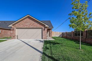 7629 Woodford Ave - Photo 1 of 1