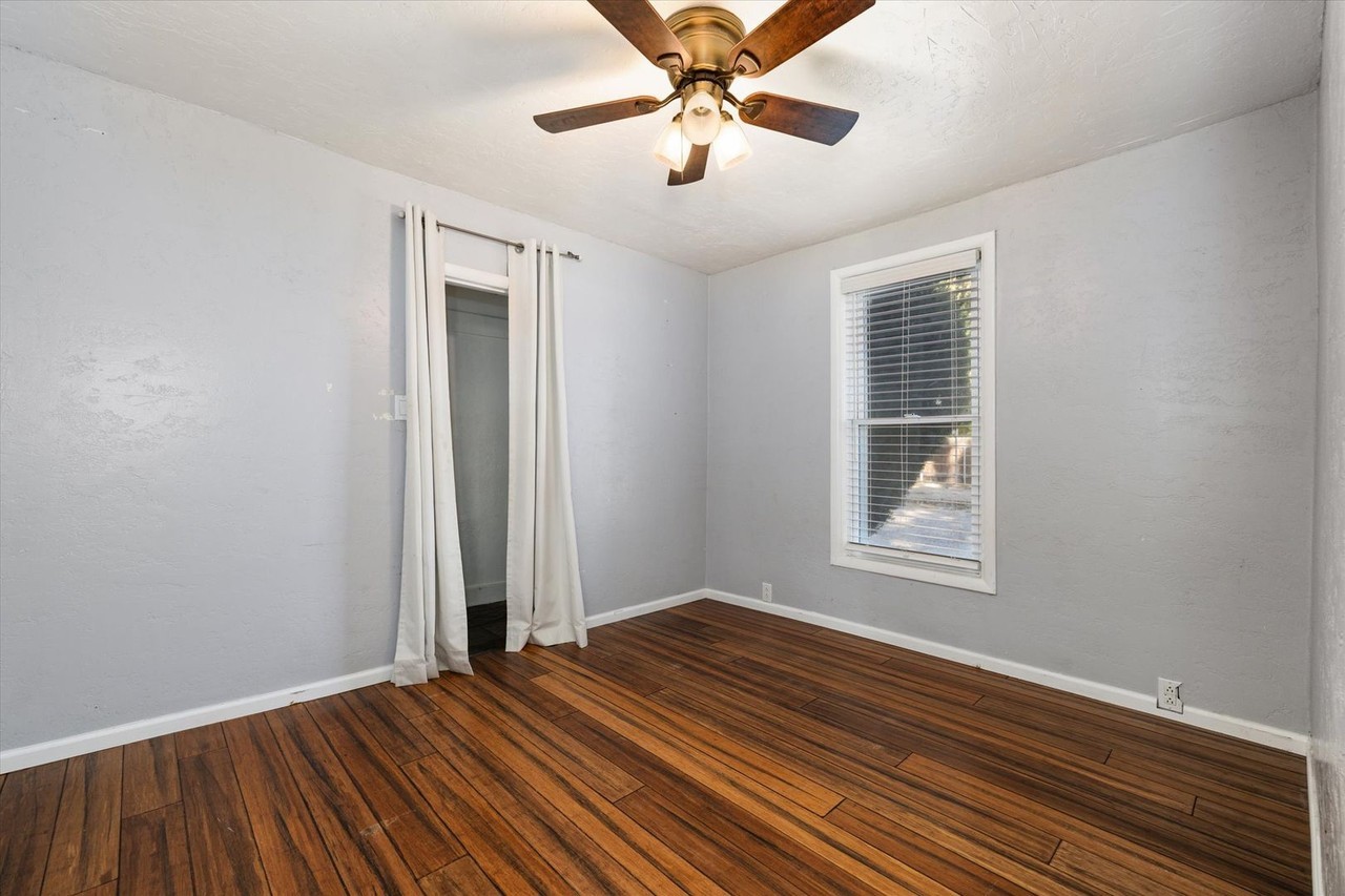 703 S Main St - Photo 7 of 32