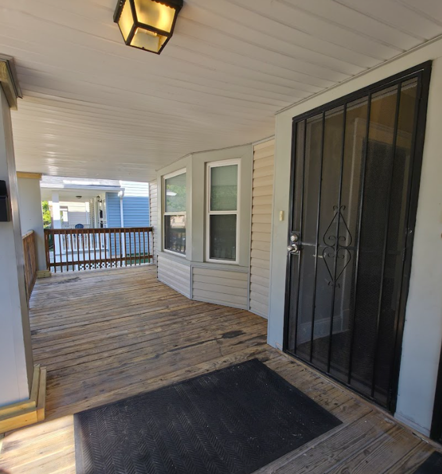 747 E 117th st - Photo 2 of 37