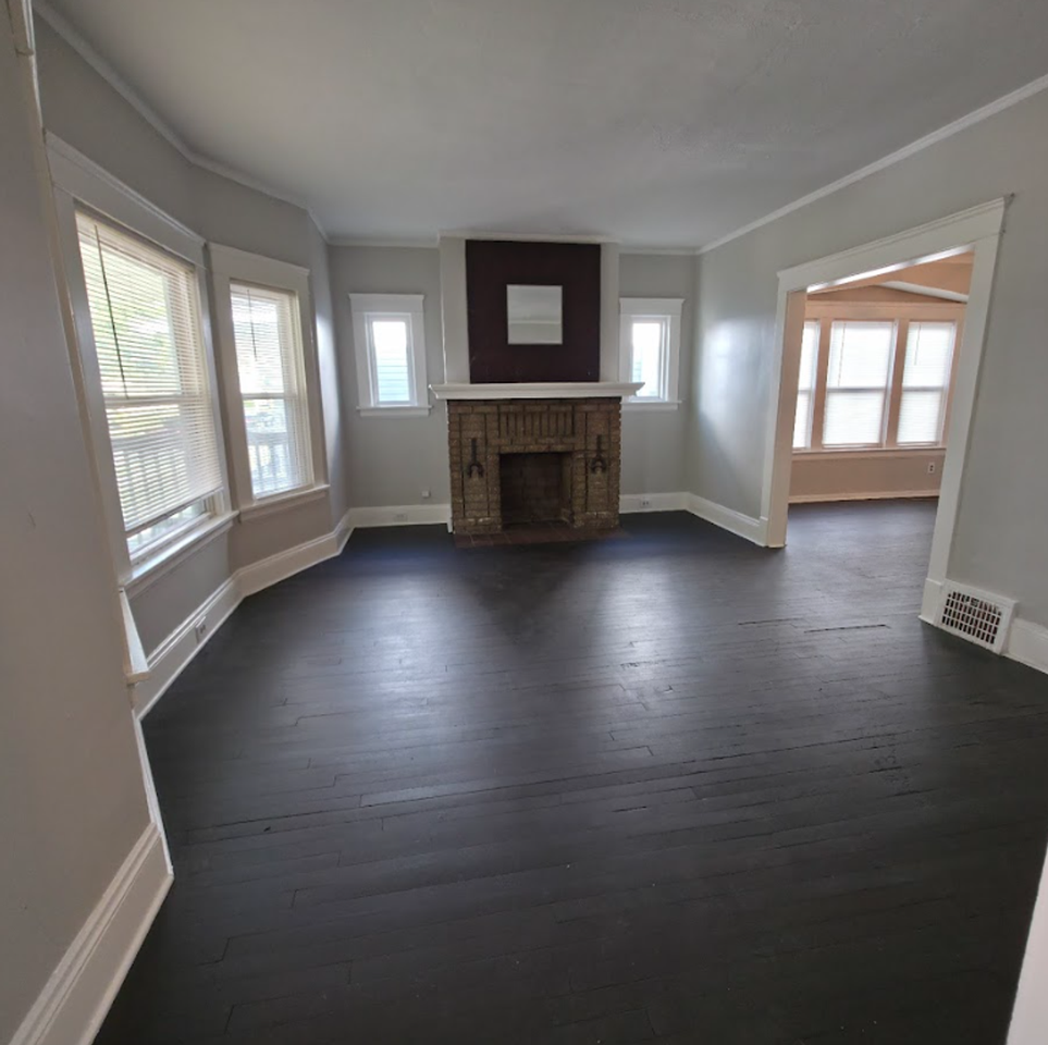 747 E 117th st - Photo 4 of 37