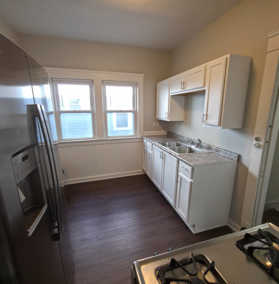 747 E 117th st - Photo 5 of 37