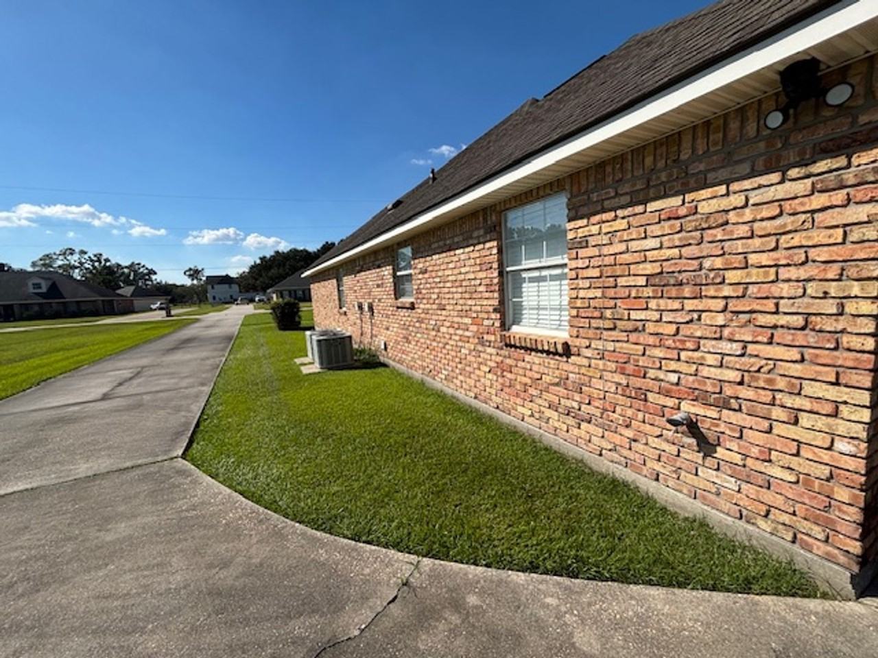 2110 S Ormond Ave - Photo 3 of 47