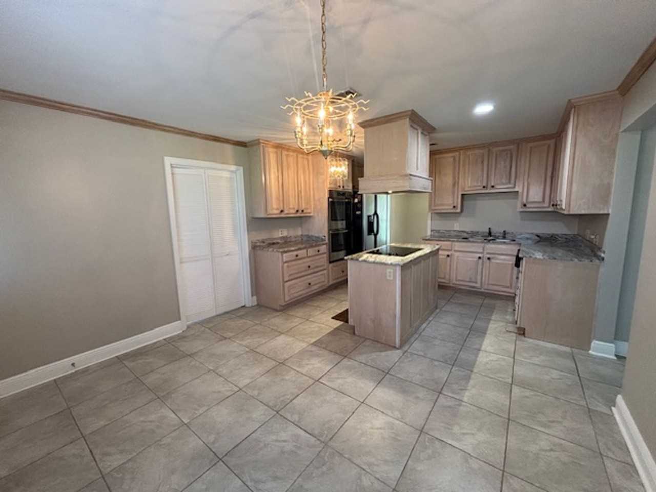 2110 S Ormond Ave - Photo 5 of 47