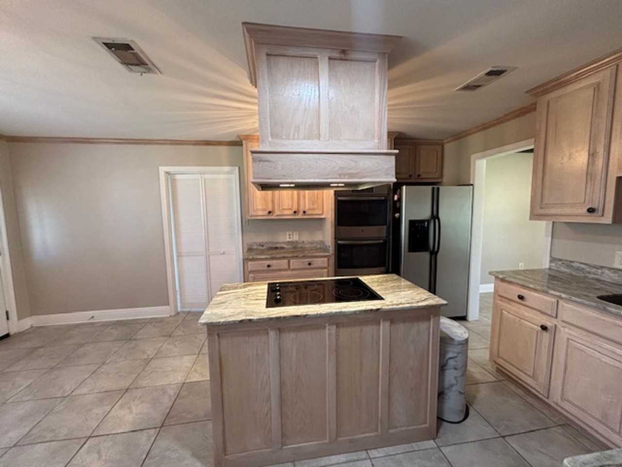 2110 S Ormond Ave - Photo 6 of 47