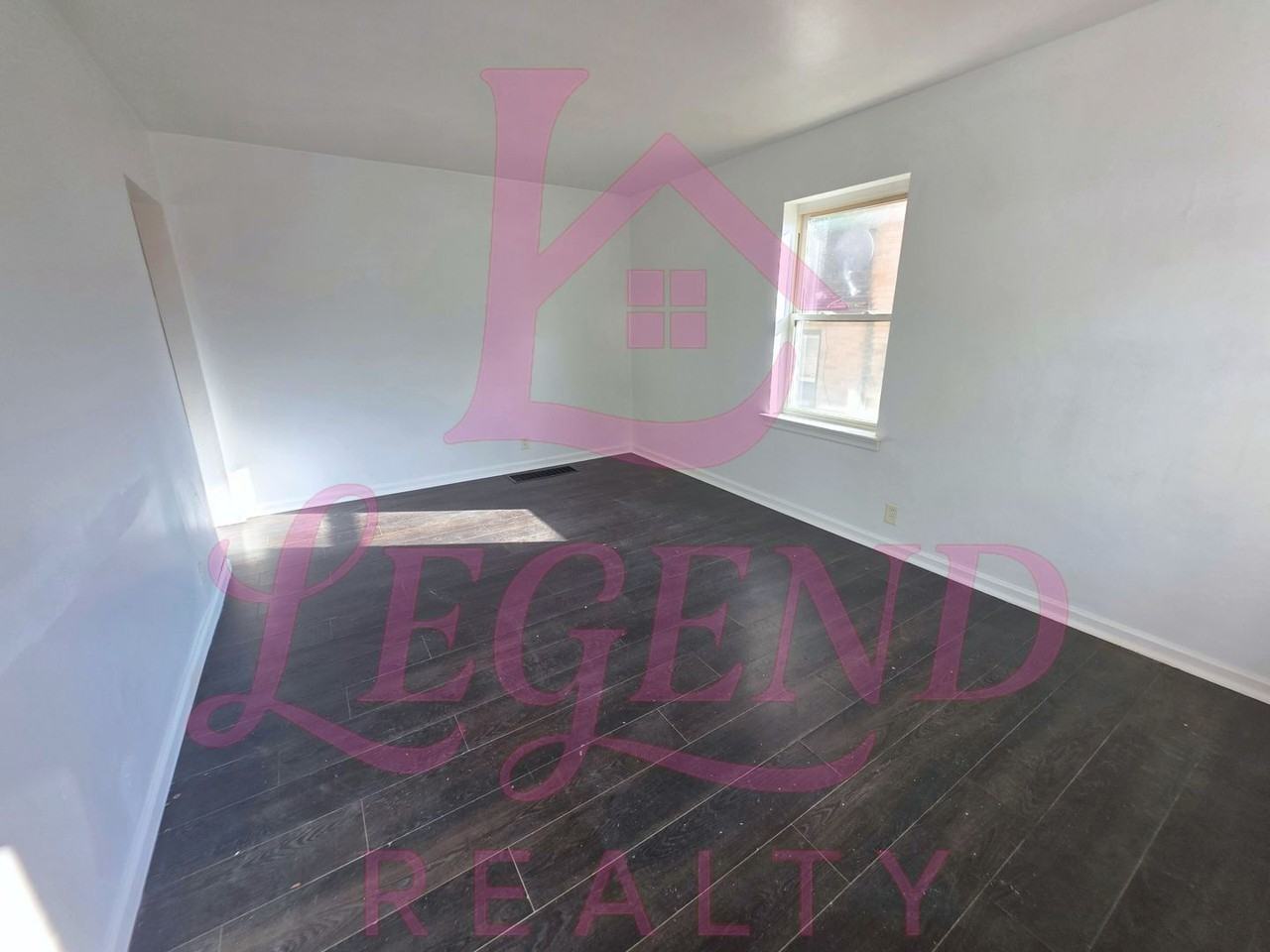 4704 Seattle St - Photo 3 of 10