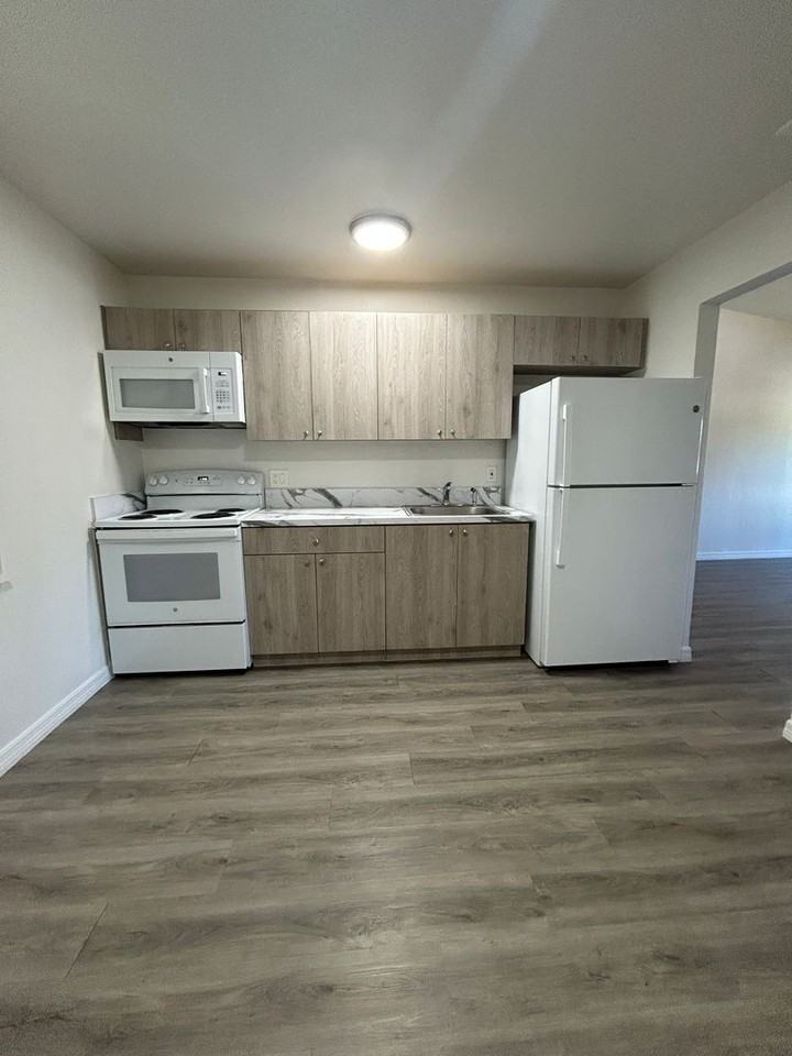 3758 Lora St - Photo 2 of 12