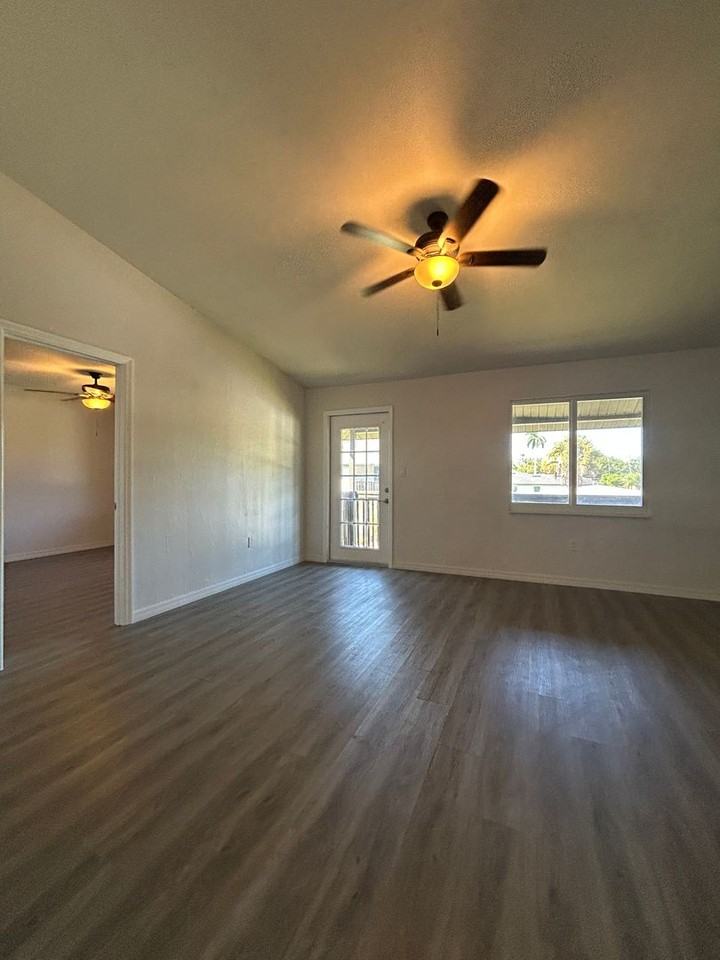 3758 Lora St - Photo 5 of 12