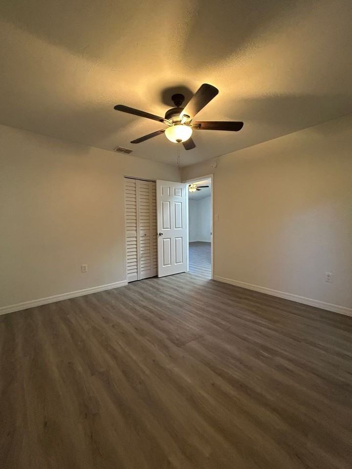 3758 Lora St - Photo 6 of 12