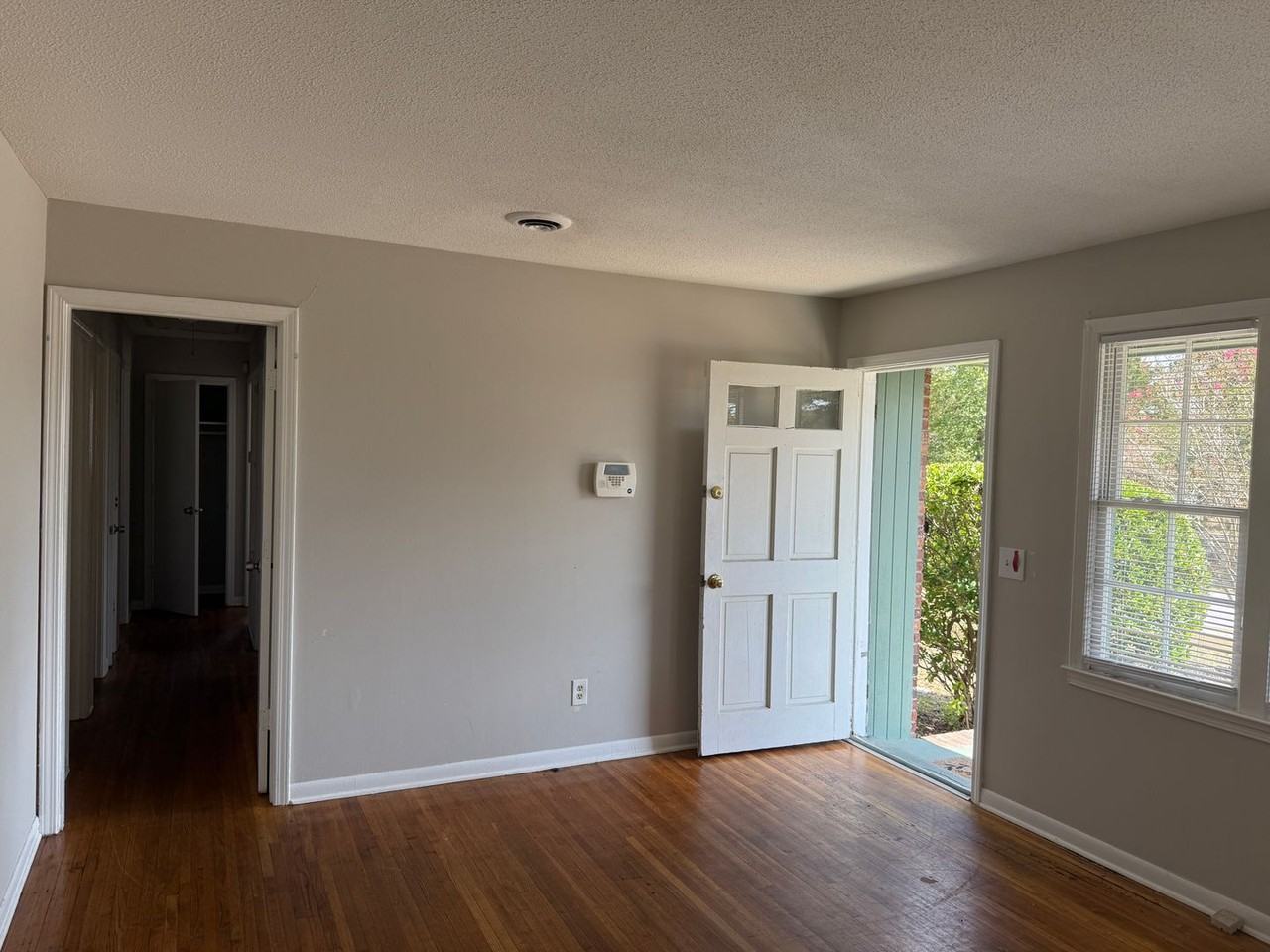 3629 Woodbury Dr - Photo 3 of 14