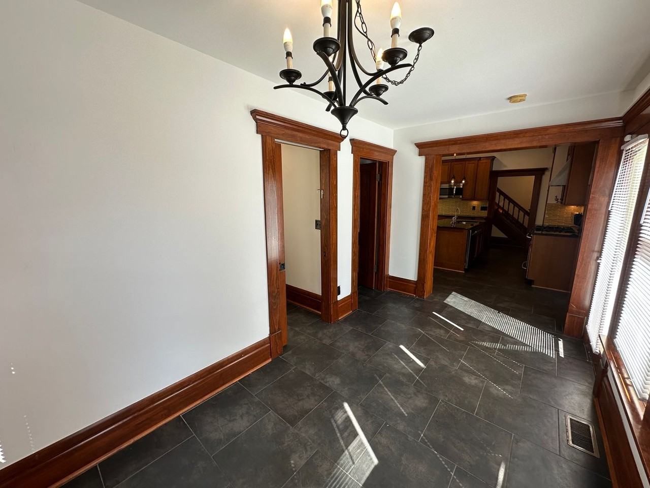 1023 Neil Ave - Photo 2 of 27