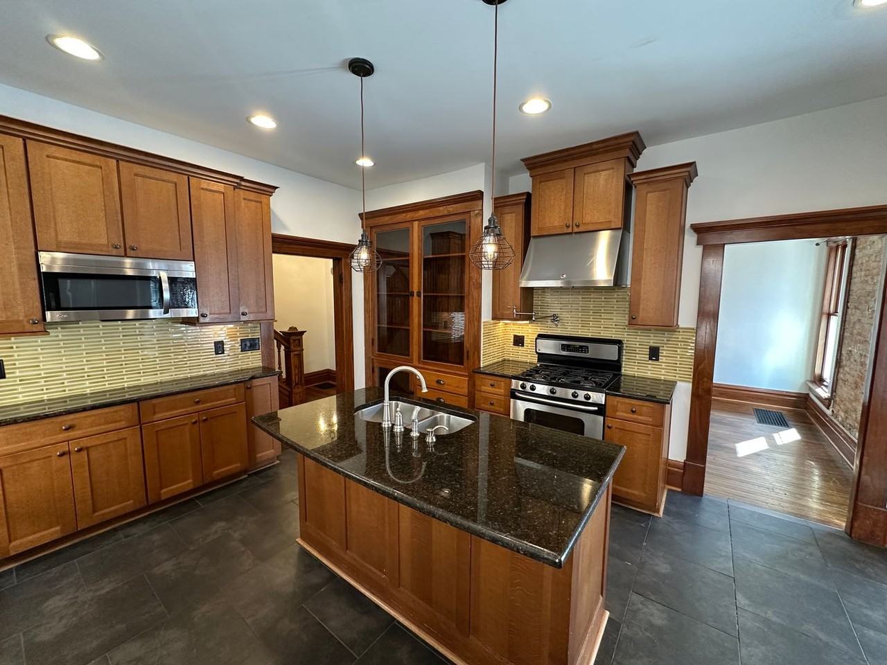 1023 Neil Ave - Photo 6 of 26