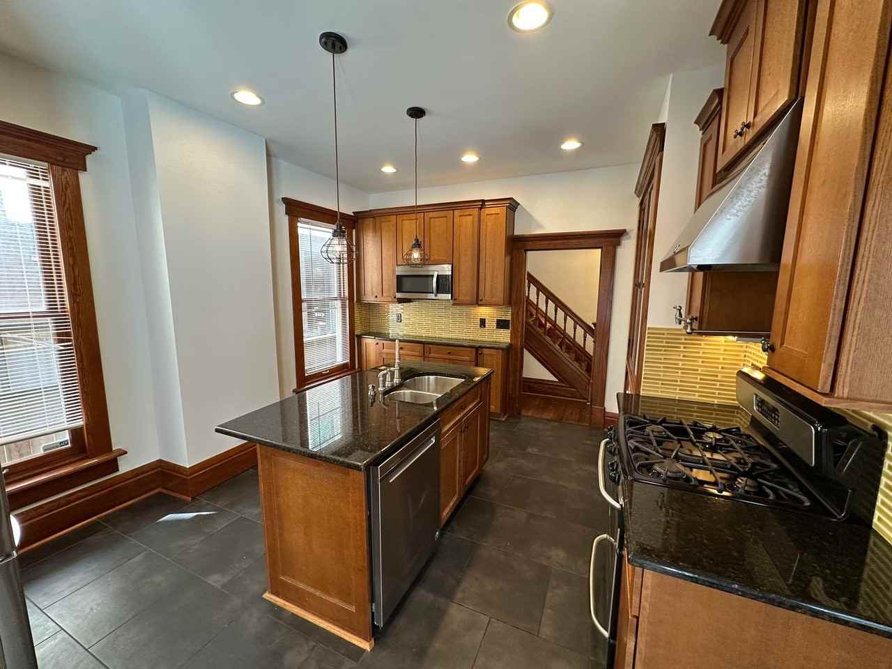 1023 Neil Ave - Photo 7 of 26