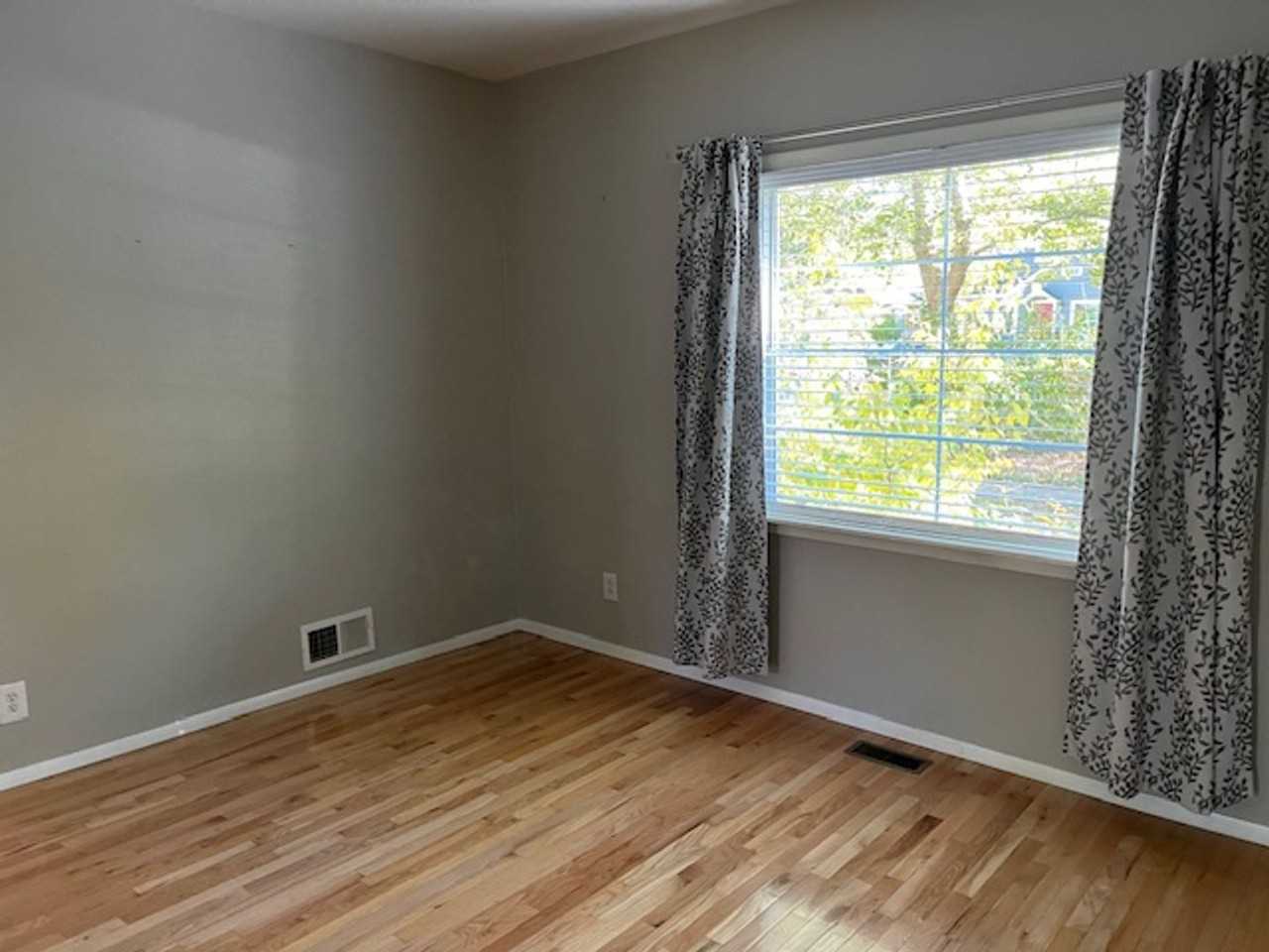 529 Emery St - Photo 4 of 27