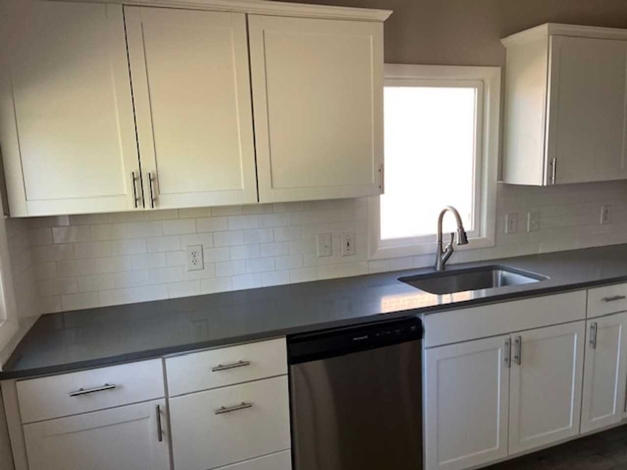 529 Emery St - Photo 6 of 27