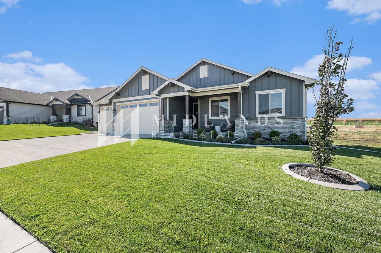 11976 South 118th Avenue - Photo 2 of 18