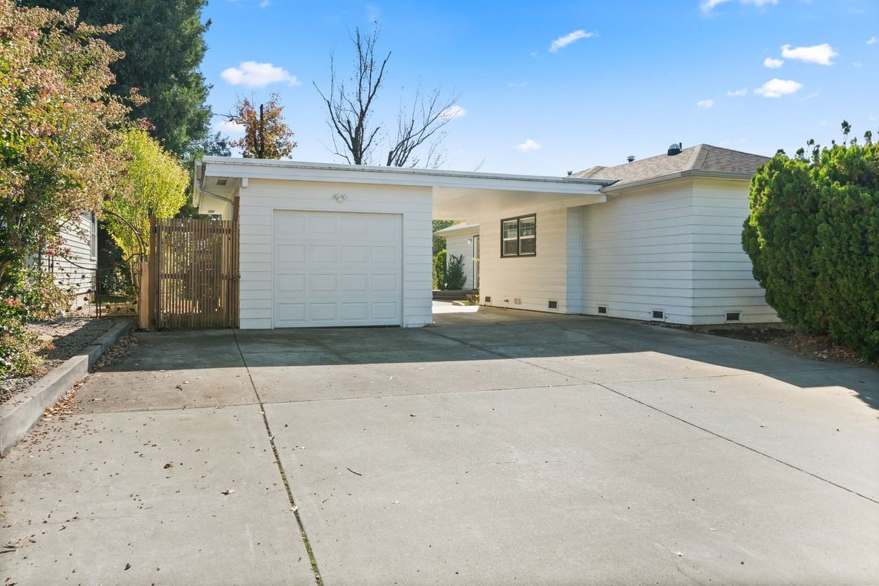 560 N Keene Way Dr - Photo 4 of 39