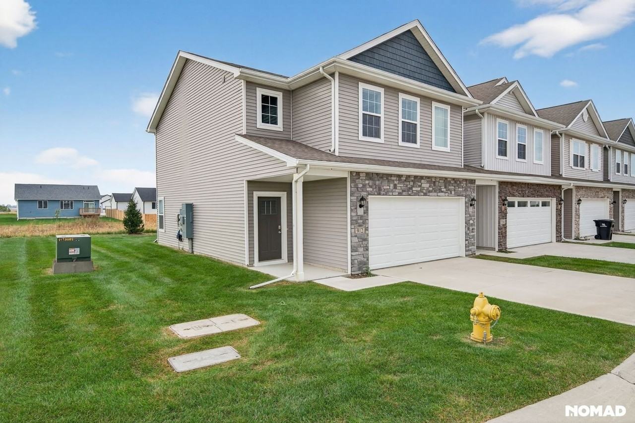 912 Maywood Ln - Photo 2 of 25