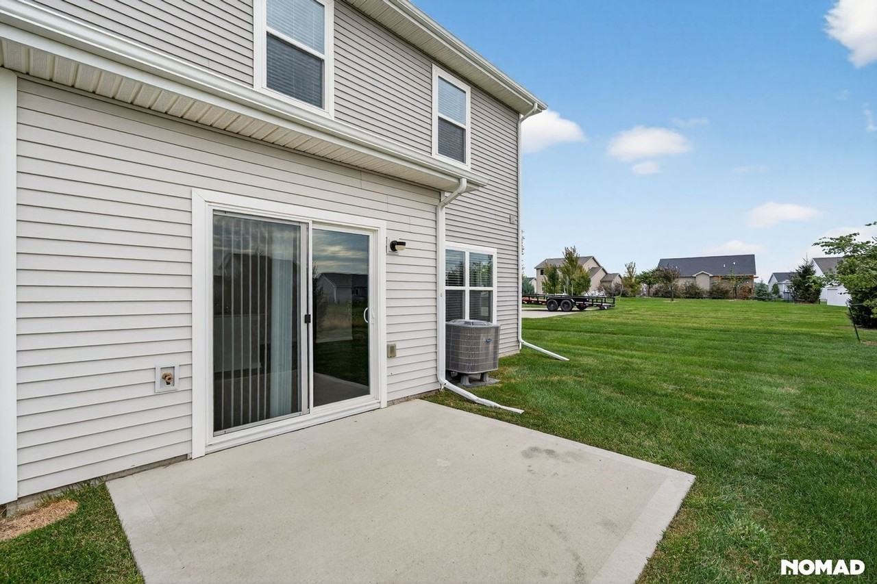 912 Maywood Ln - Photo 4 of 25