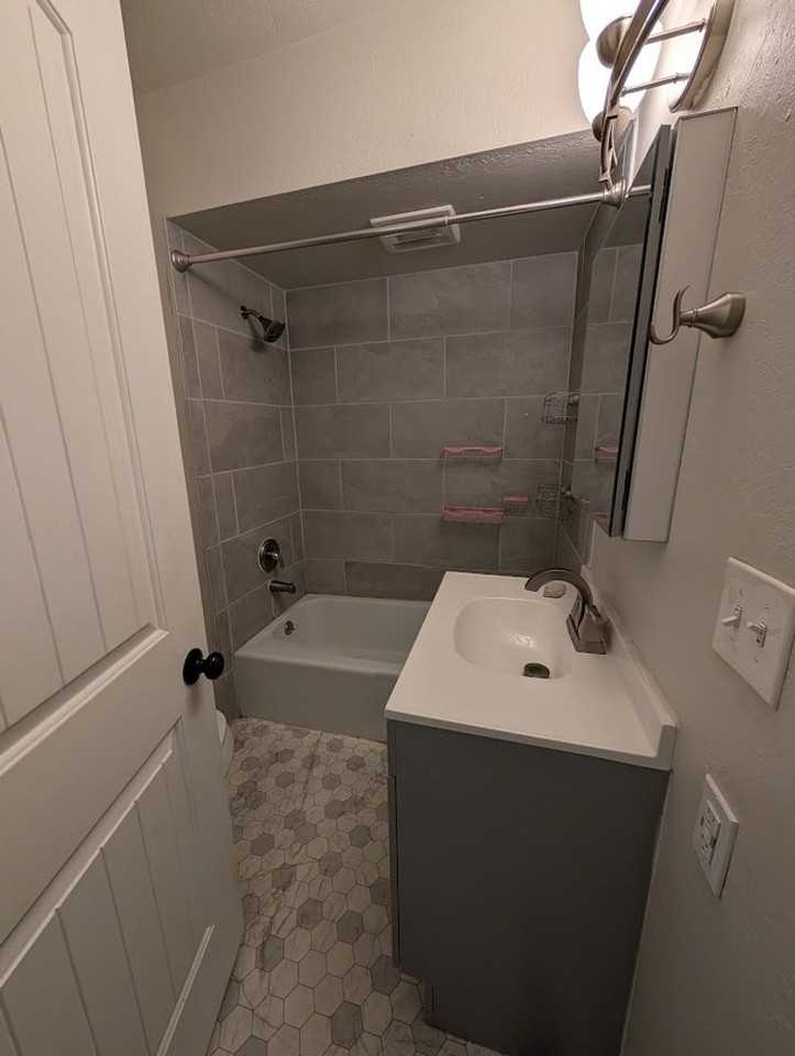 711 10th Ave - Photo 2 of 11